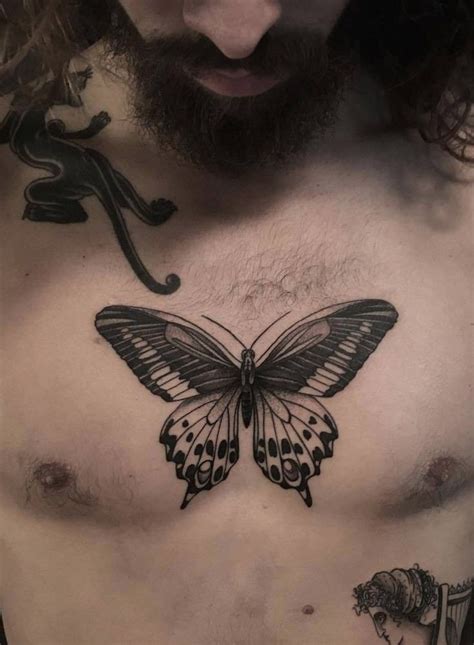 tatuajes de pecho hombre|Tatuajes de hombre en el pecho